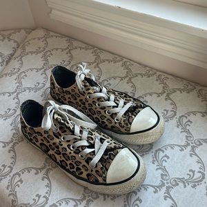 Leopard Print Converse embossed w/ velvet ( in some spots) 🐆